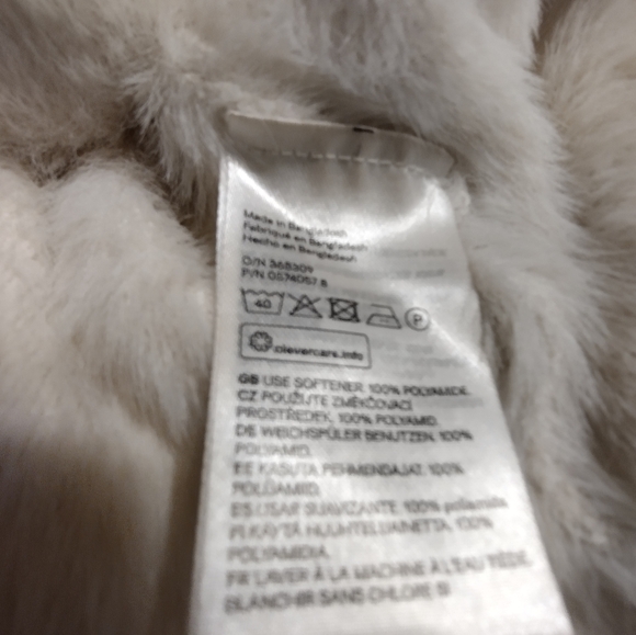 Like new! Soft white Divided faux fur white cropped sweater Size Medium - Picture 5 of 5